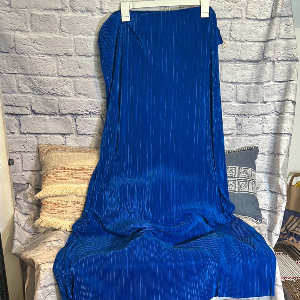 PrettyLittleThing Vibrant Blue Pleated Fabric skirt